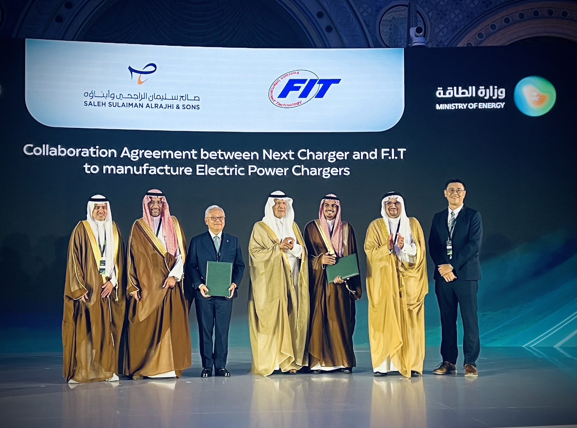 From left to right, Suleiman AlRajhi, H.E. Bandar Alkhorayef (Minister of Industries and Mineral Resources),Sidney Lu(FIT CEO), H.E. Prince Abdulaziz bin Salman Al-Saud (Minister of Energy), H.H. Prince Fahad al Saud, H.E. DR. Hamad Al AlSheik(Minister of State), Louie Yeh